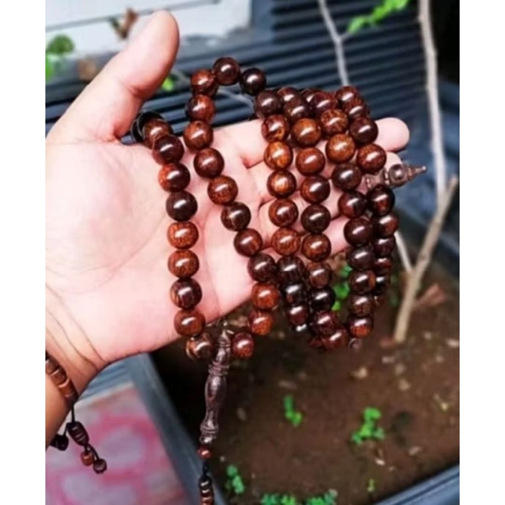 tasbih gaharu wangi 12 mm tasbih kayu gaharu Kalimantan tasbih kayu gaharu buaya