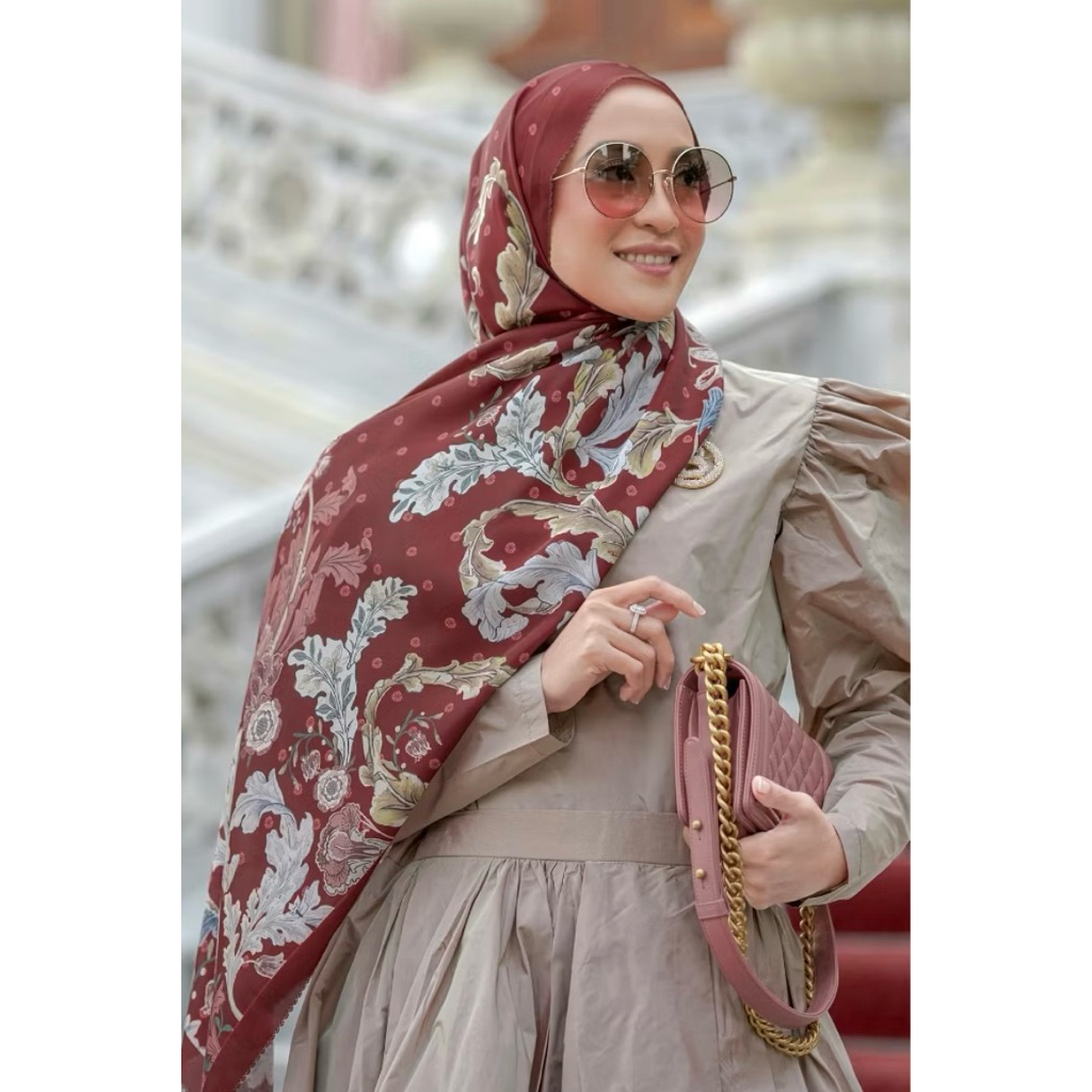 Buttonscarves satin shawl