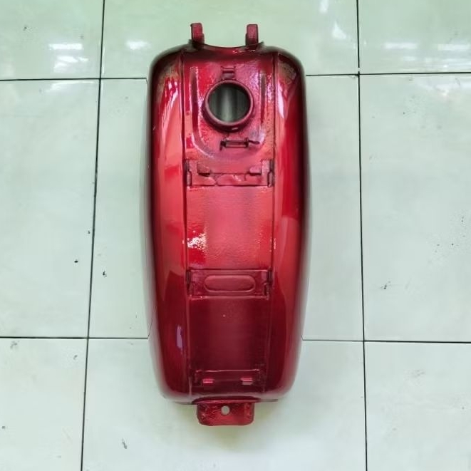 Tangki merah motor honda CB 200 Twin