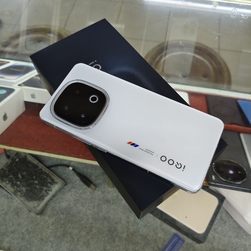 iqoo 13 5g 12/256gb second like new