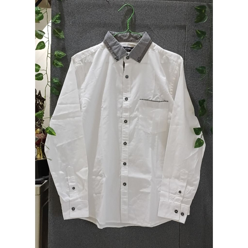 BARU Kemeja Putih Slimfit Merk. Platini size. M