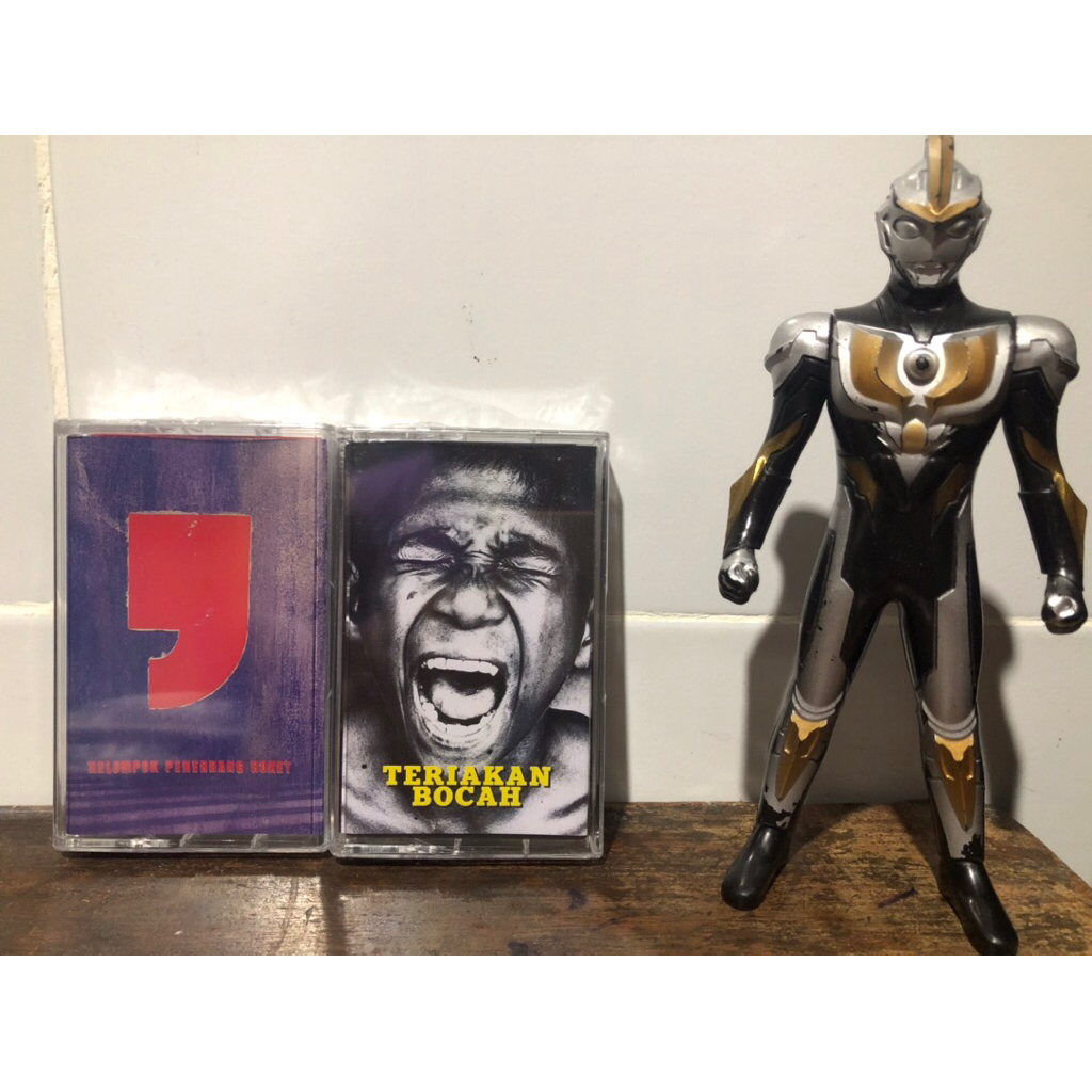 sepaket kaset pita kelompok penerbang roket