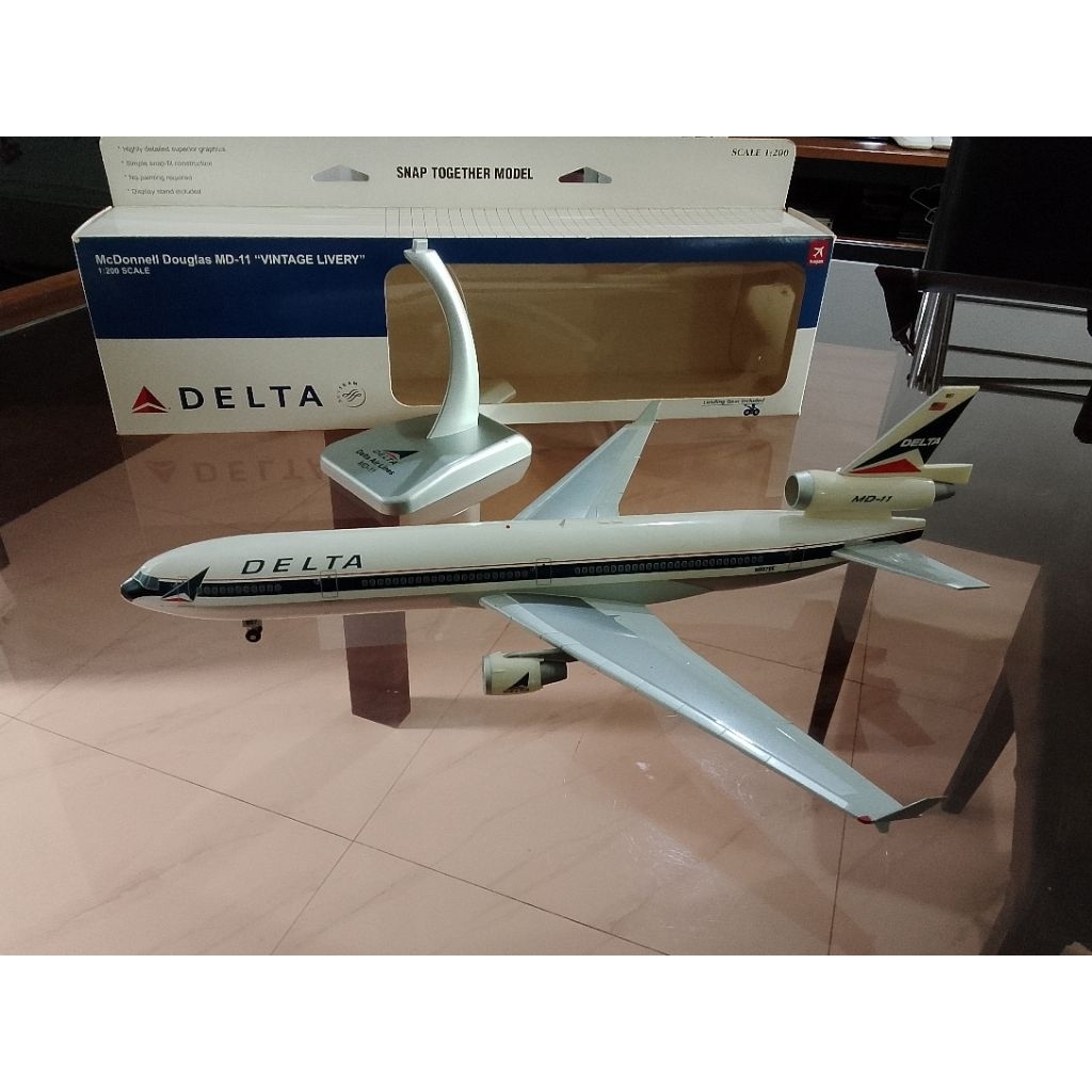 Hogan Wings McDonald MD-11 Delta - Vintage Livery
