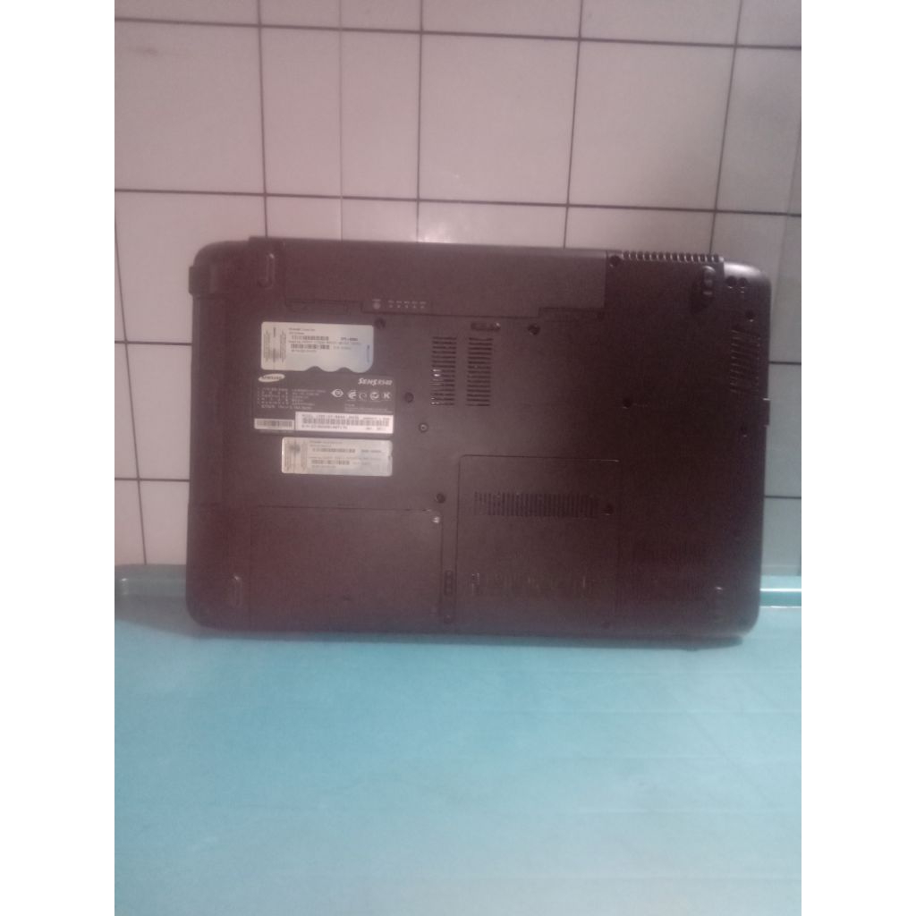 casing laptop Samsung sens r540