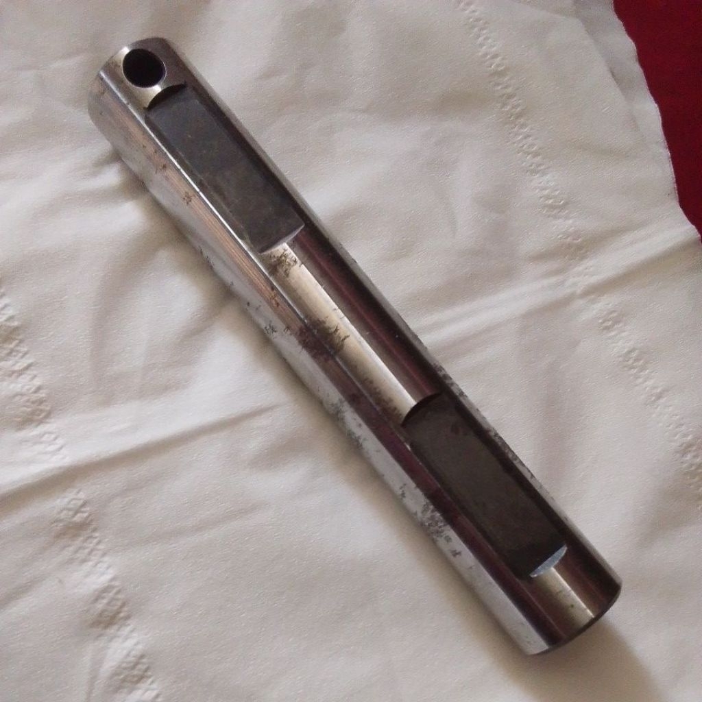 PEN GIGI GARDAN PINION SHAFT COLT L300 BENSIN ORIGINAL