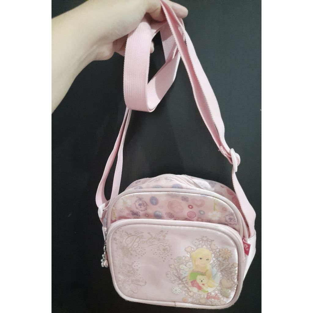 Preloved - Tas selempang pink merk Barbie
