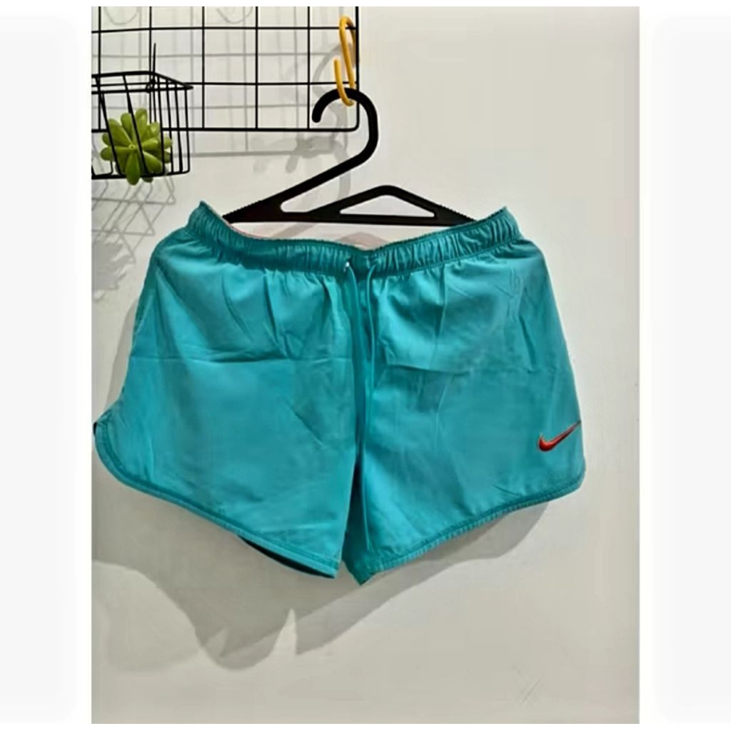 Celana pendek lari nike dri-fit