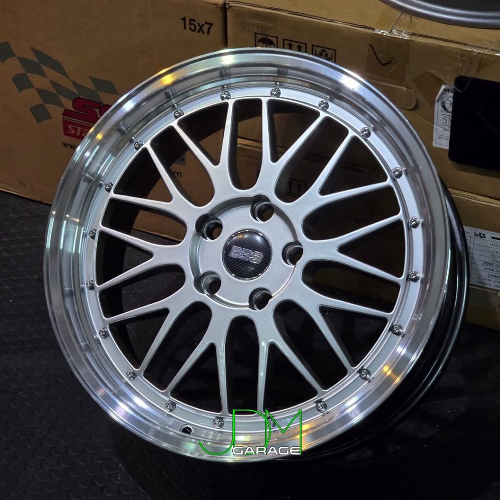 velg bbs lm flow forming r18 lebar 8 pcd 5x114,3 et 40 velg mobil ring 18 pnp velg mobil Innova rebo