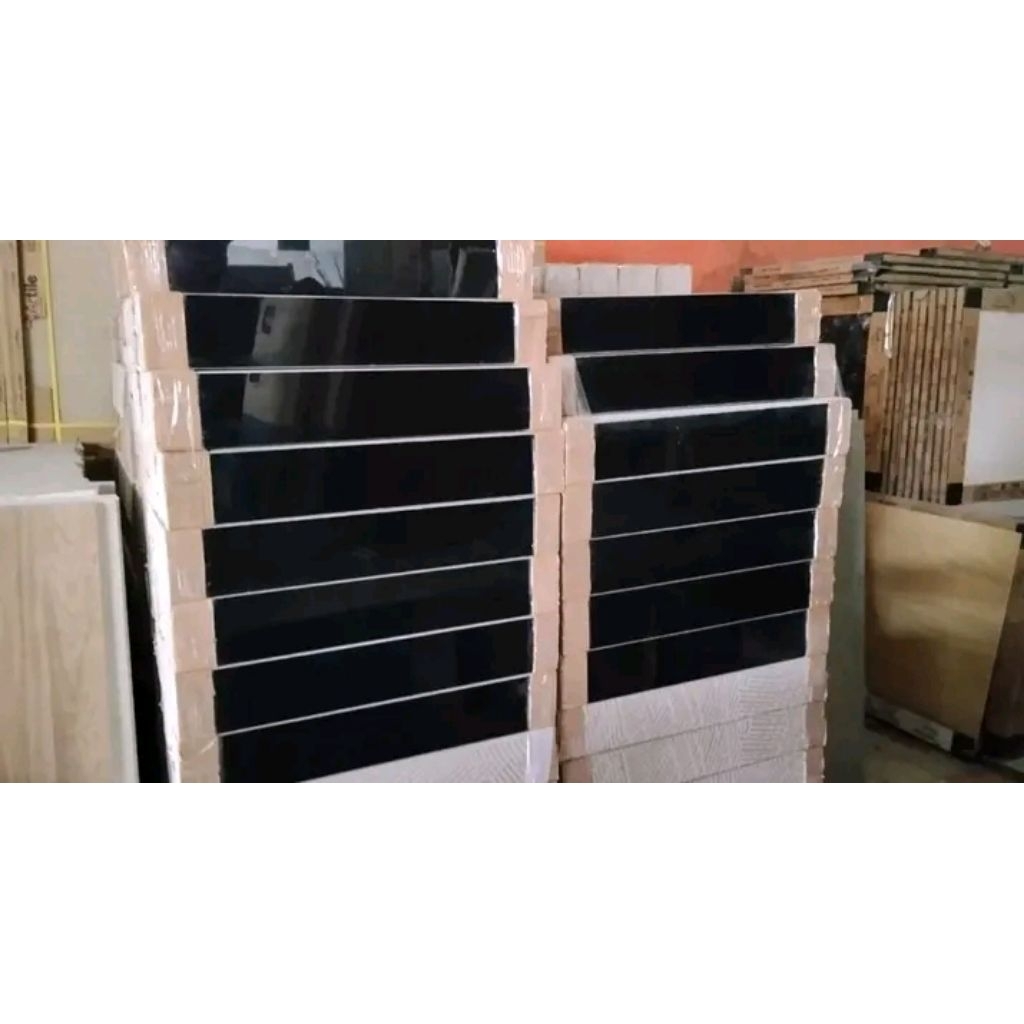 list plint granit 10×60 hitam glosy