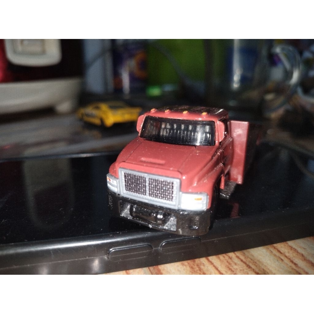Hotwheels team transport truck thowing
