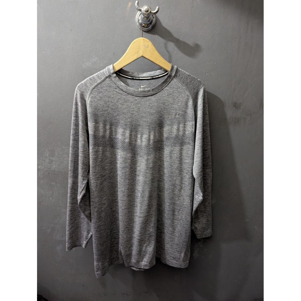 Kaos Nike drifit Running original size XL sport