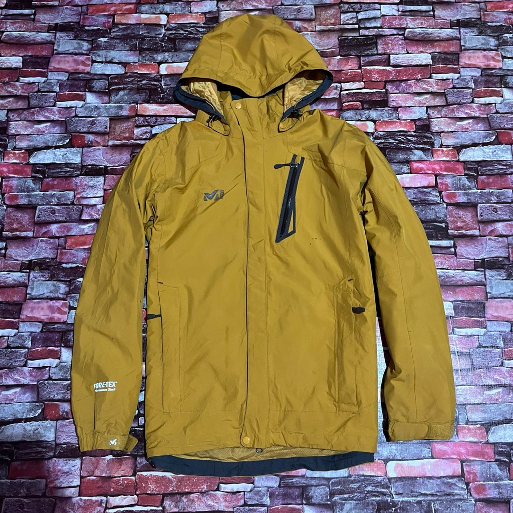 Jaket outdoor Gorpcore Millet ( Size M || Lebar dada 56 CM panjang 68 CM )