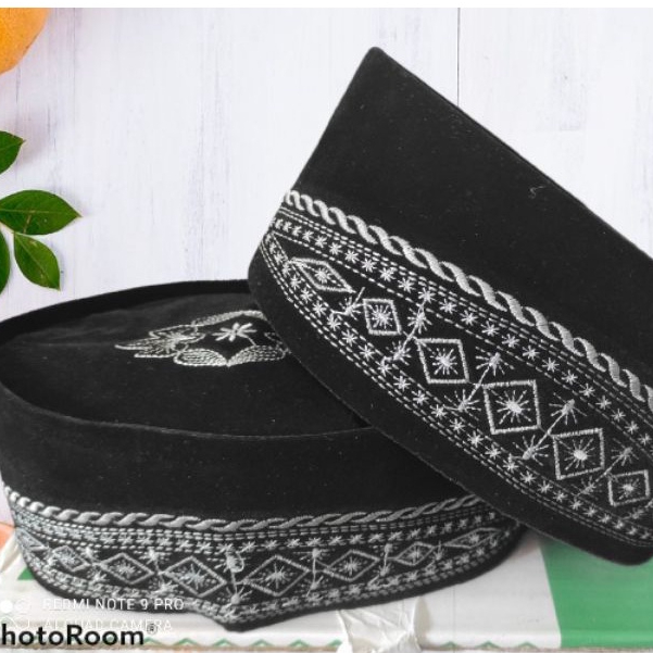 songkok, songkok hitam, peci hitam, songkok batik, peci hitam