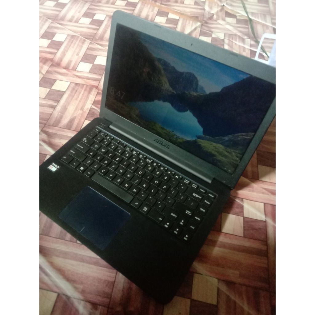 Laptop Asus E402W