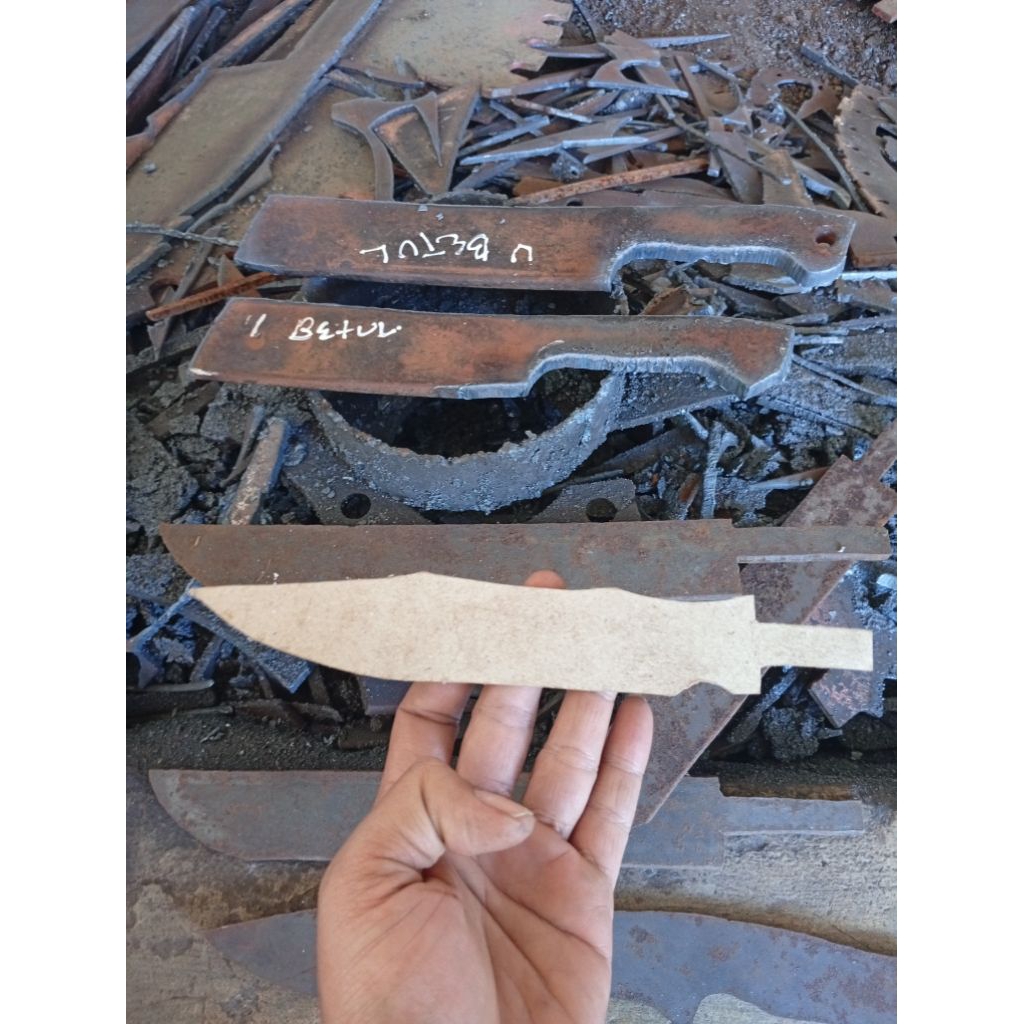 Bahan Pisau Bowie Dan Jasa Potong Bahan Per dan hss kastem 01