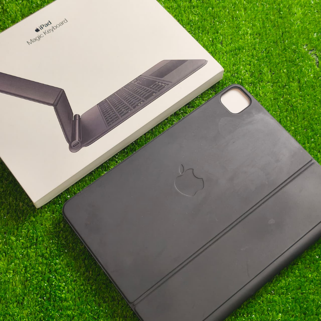 Apple Magic Keyboard Black For iPad Air Gen 4, Gen 5 (M1), Gen 6 (M2), dan M3 iPad Pro 11inch Gen 1,