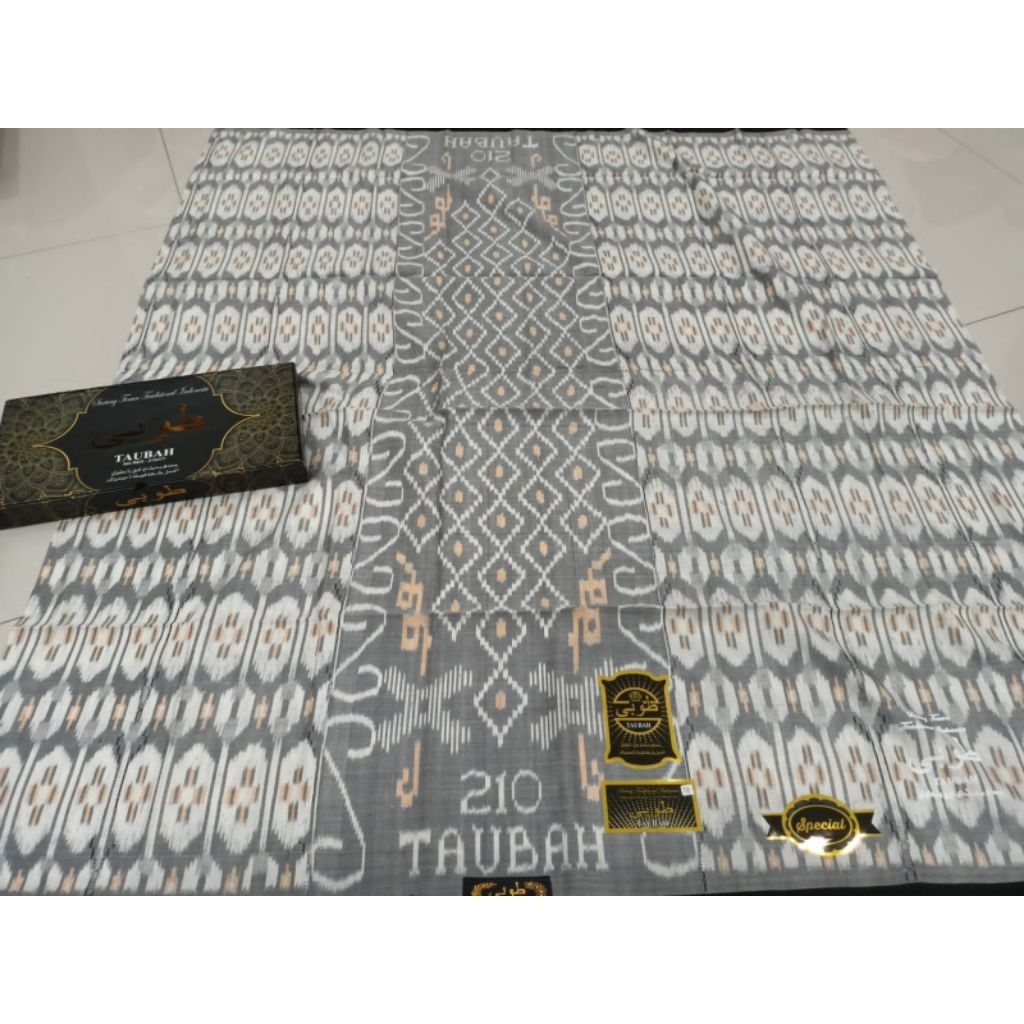 Sarung TAUBAH S 90 Full Sutra Motif KWG Kawung