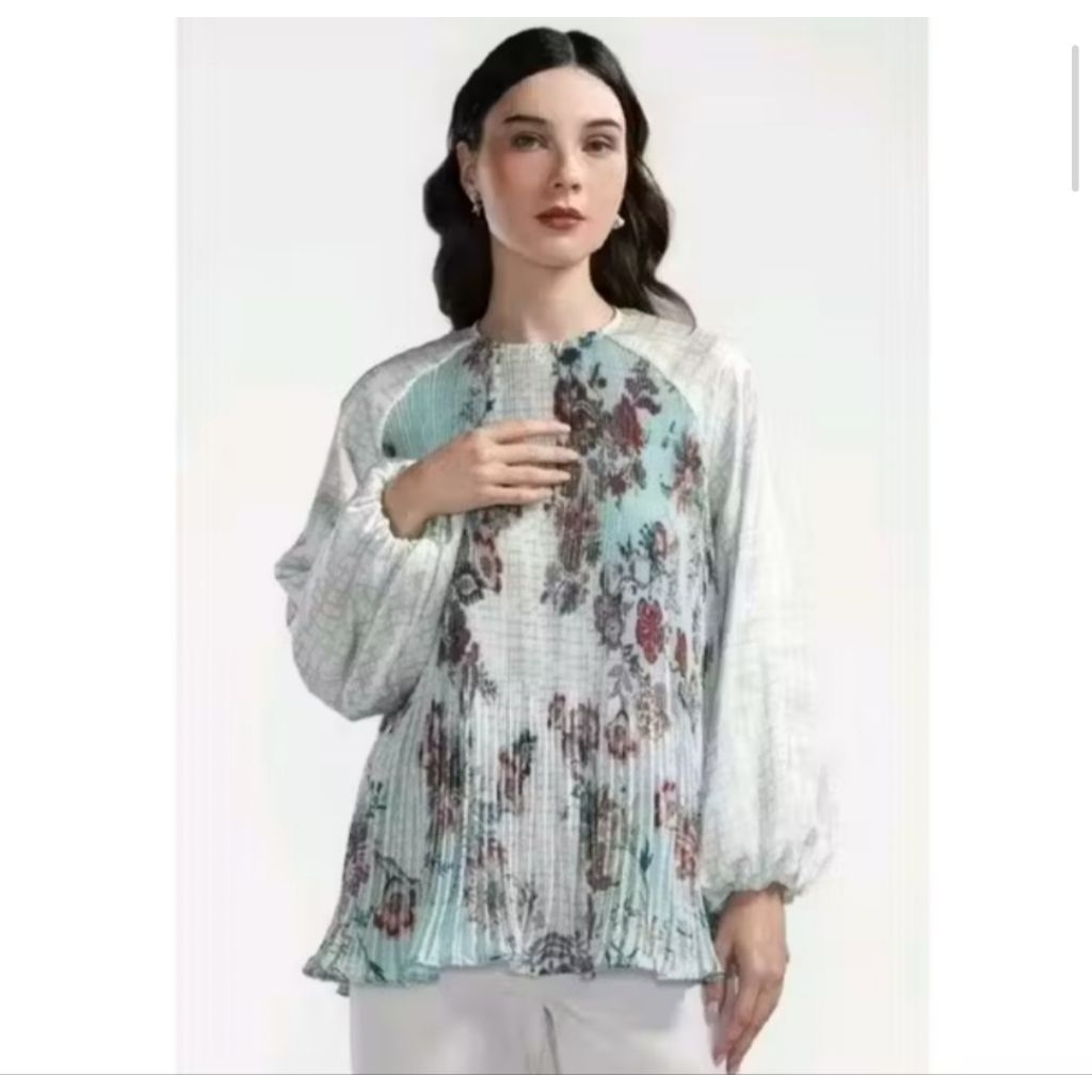 FESTIVE FINESSE PLEATED BLOUSE MINT SIZE XS NEW BENANG JARUM X RAISA