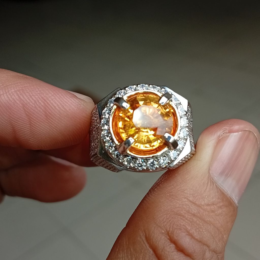 orange Sapphire Tanzania Heat Only memo CGL 5.71 ct