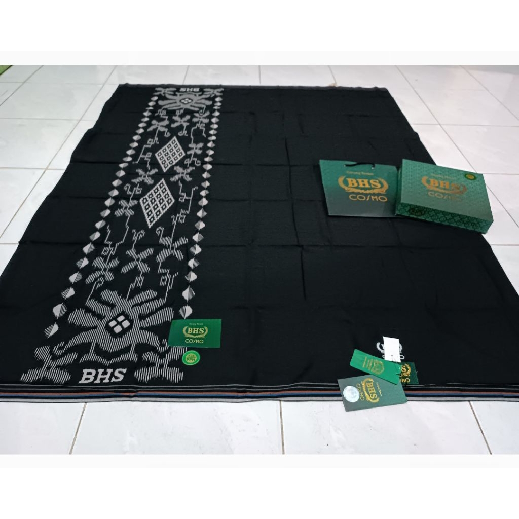 Sarung BHS COSMo HITAM POLOS TUMPAL KEMBANG