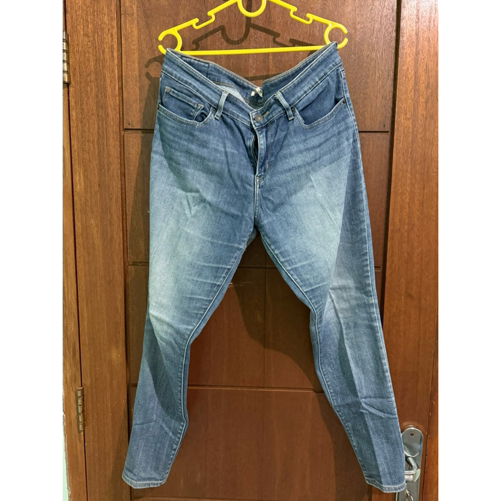 Preloved Levis Jeans 711