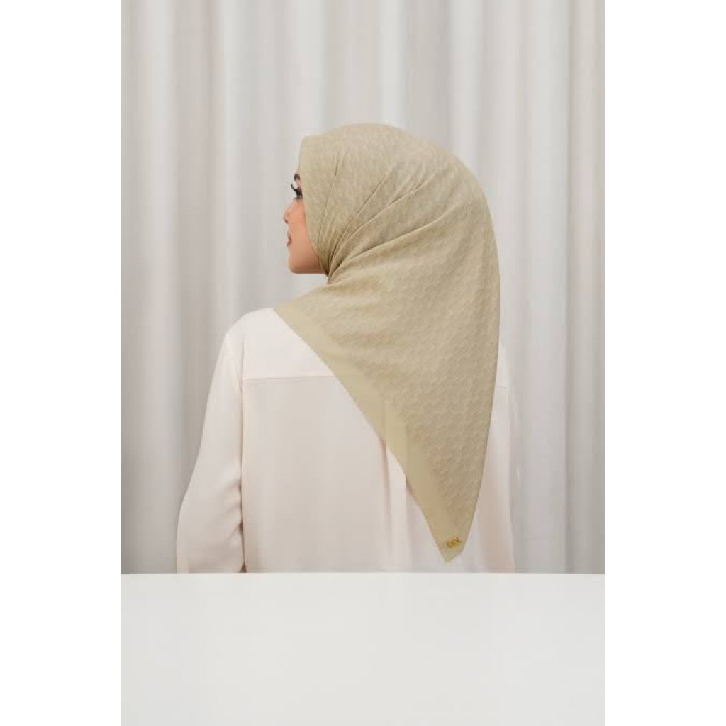 LEENA SCARF BUTTONSCARVES