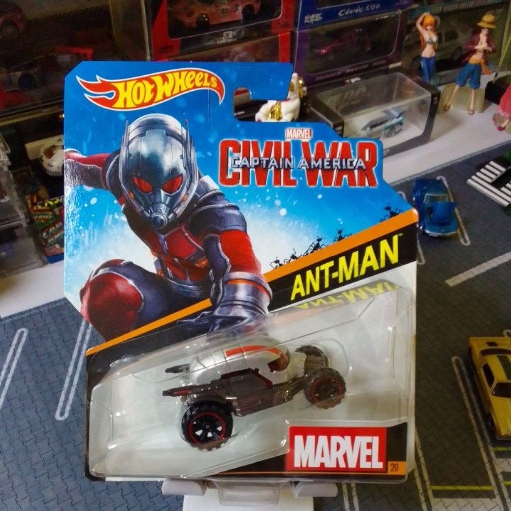 HOT WHEELS MARVEL CHARACTER CARS CIVIL WAR CAPTAIN AMERICA - ANT MAN