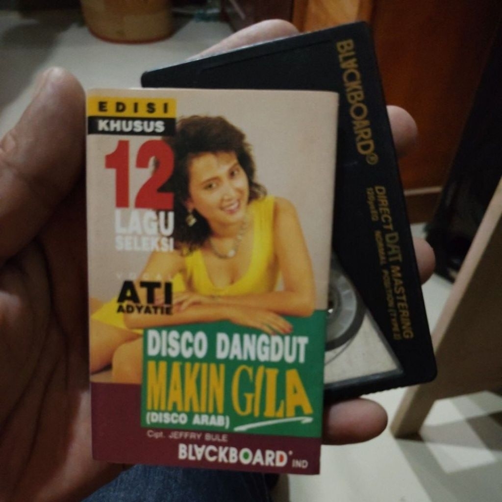 kaset pita ati adyatie disco dangdut makin gila