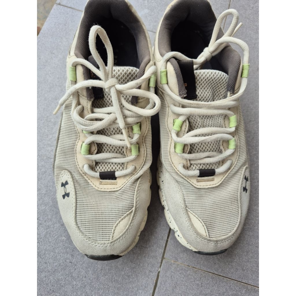 PRELOVED  SEPATU UNDER ARMOUR UNISEX