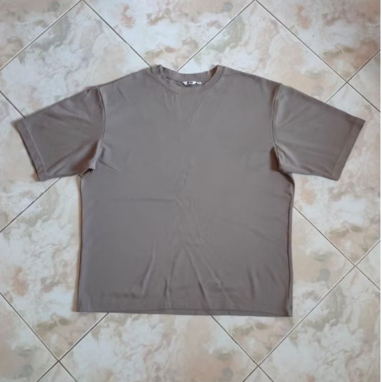 Kaos Uniqlo Airism U(ndercover) Oversize