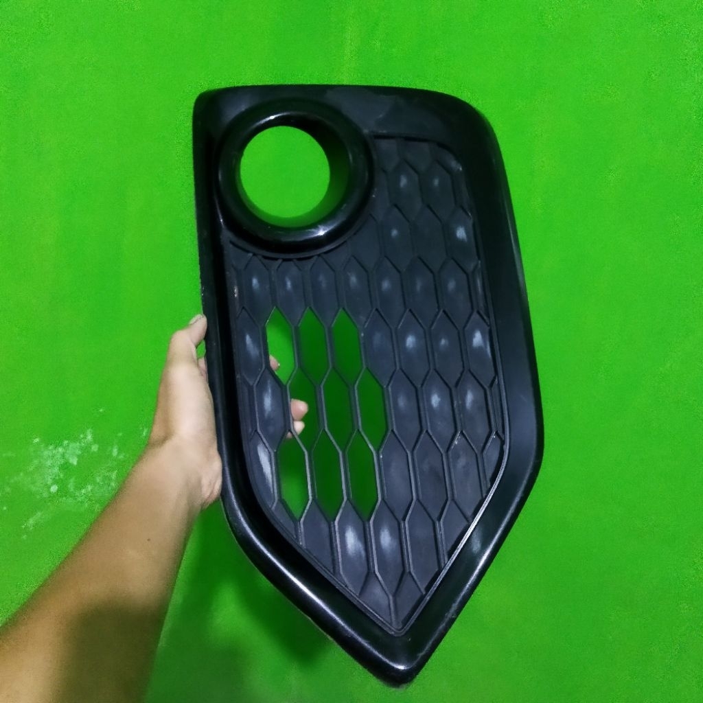 Garnis bemper depan Honda Civic turbo hatchback (sebelah kanan/RH) ORIGINAL SECOND