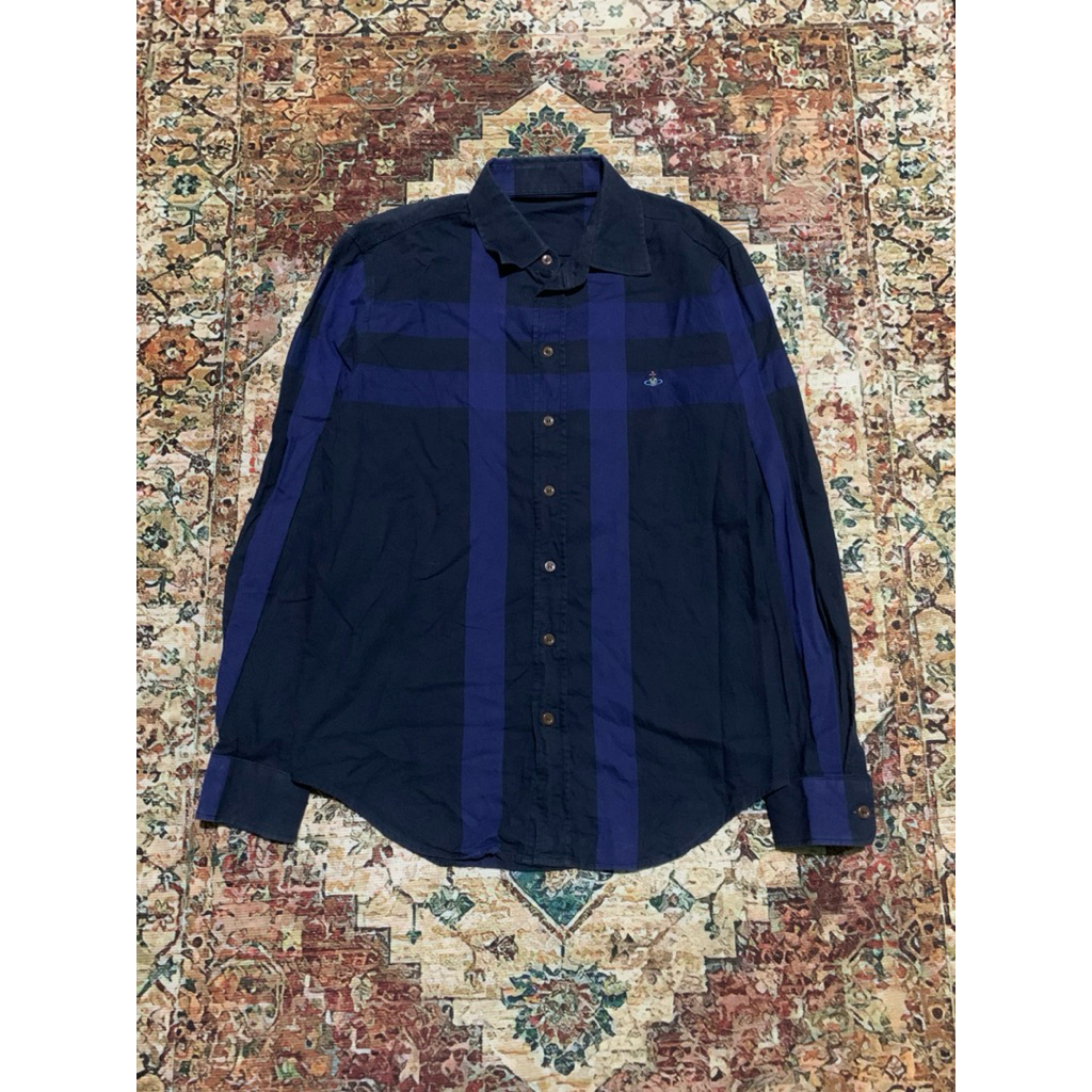 Kemeja Viviene Westwood