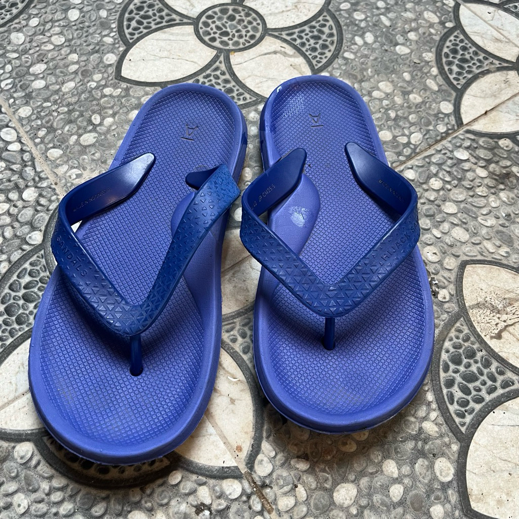 preloved flipflop hijack sandals