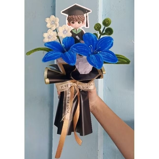 Buket Bunga Biru wisuda laki2 / pria Kawat Bulu free kartu ucapan