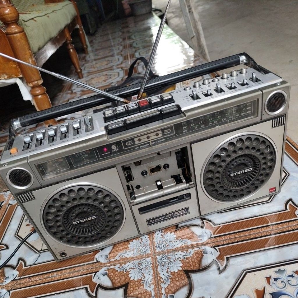 Radio Tipe Casset Grand Compo Sharp T351Z Antik langka mempesona suara menggelegar menawan hati