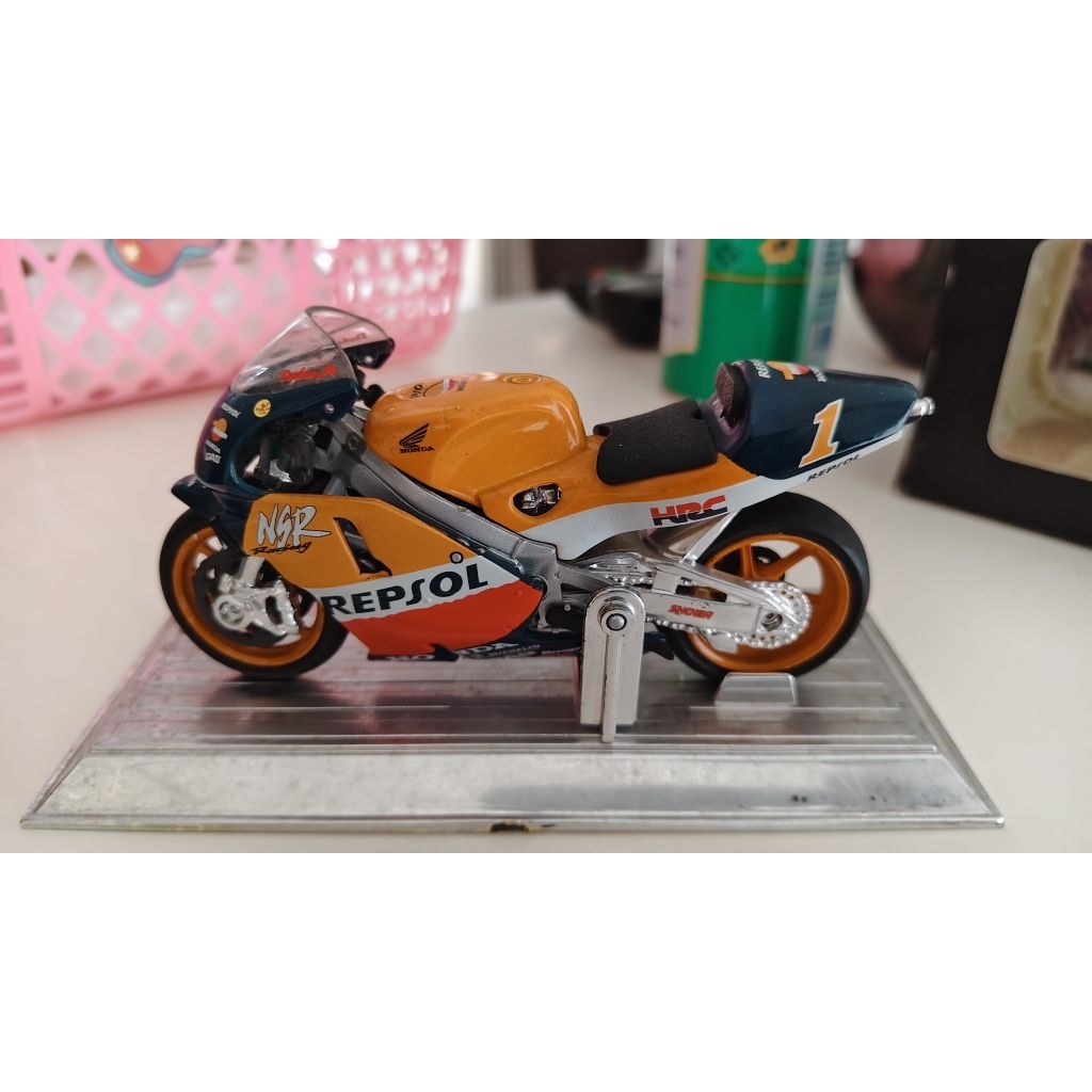saico diecast 1:18 honda NSR dan Movistar