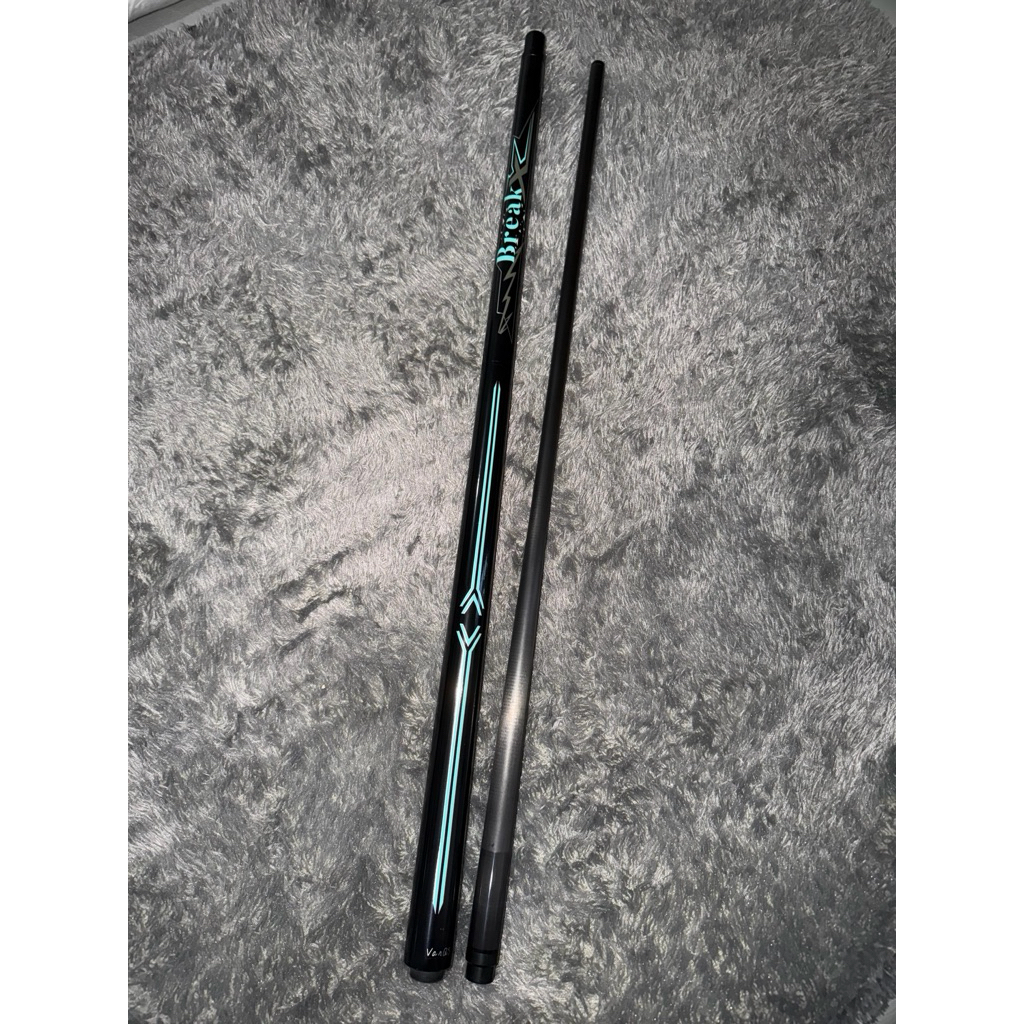Vanqs BreakJump cue carbon