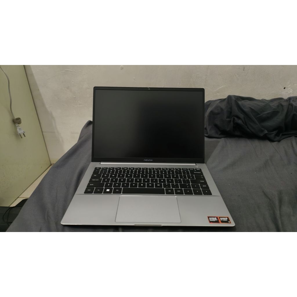 Laptop Advan AI-Gen Ryzen 7 8845HS (Edisi 2024) - Layar 100% sRGB, Fullset Mulus