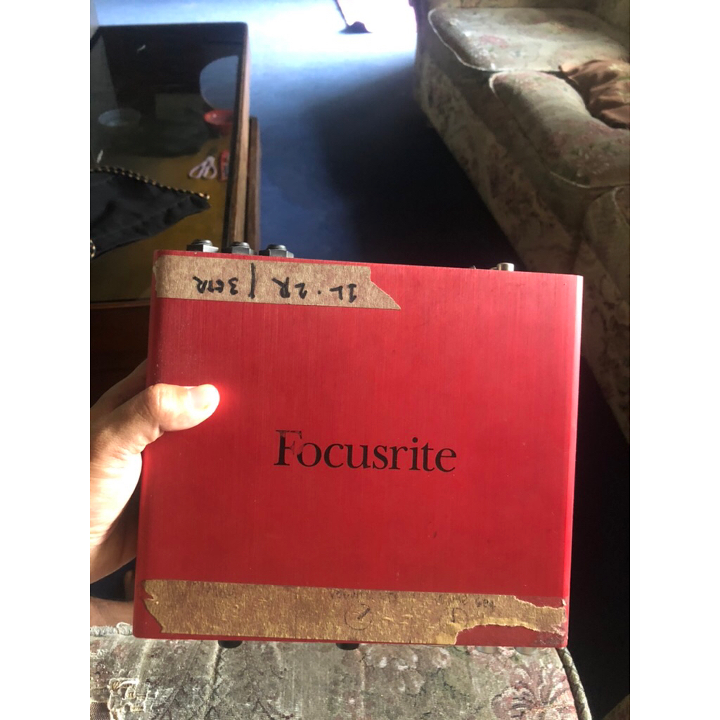 Focusrite 6i6 minus