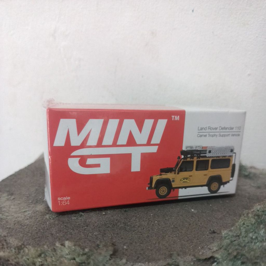 Mini GT//202 Land Rover Defender Camel Trophy Support Vehicle - Free Protektor