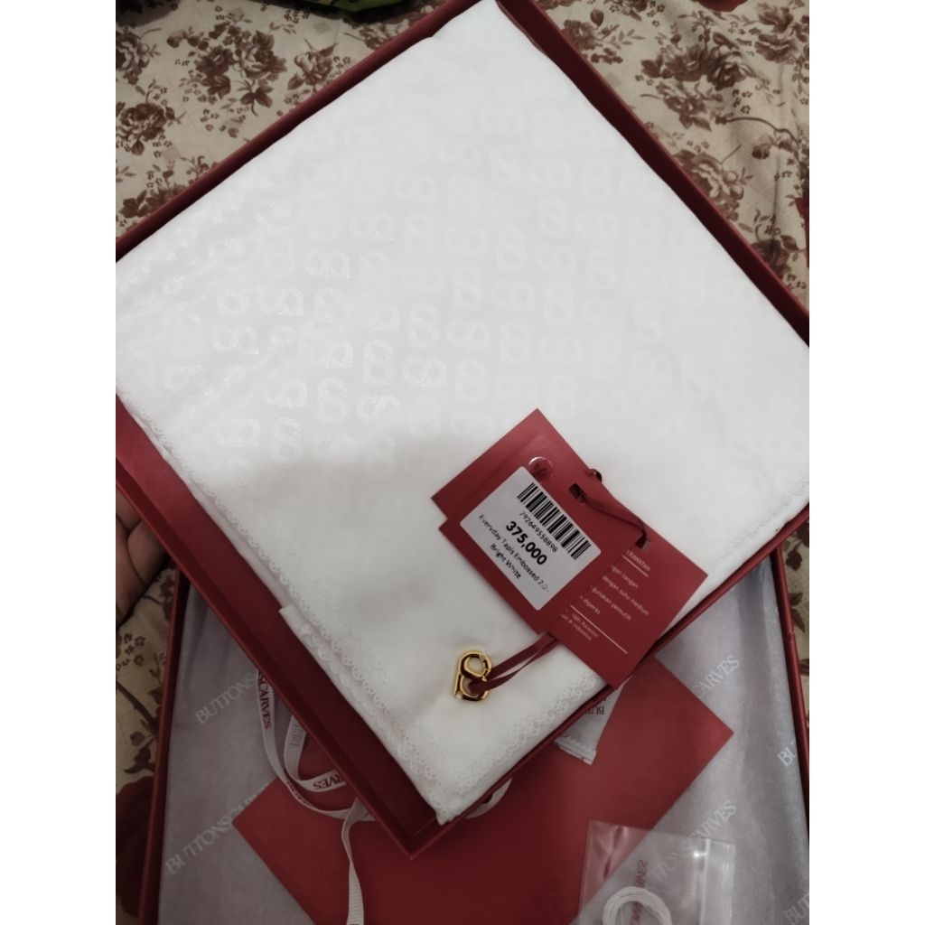 tapis embos 2 series new buttonscarves