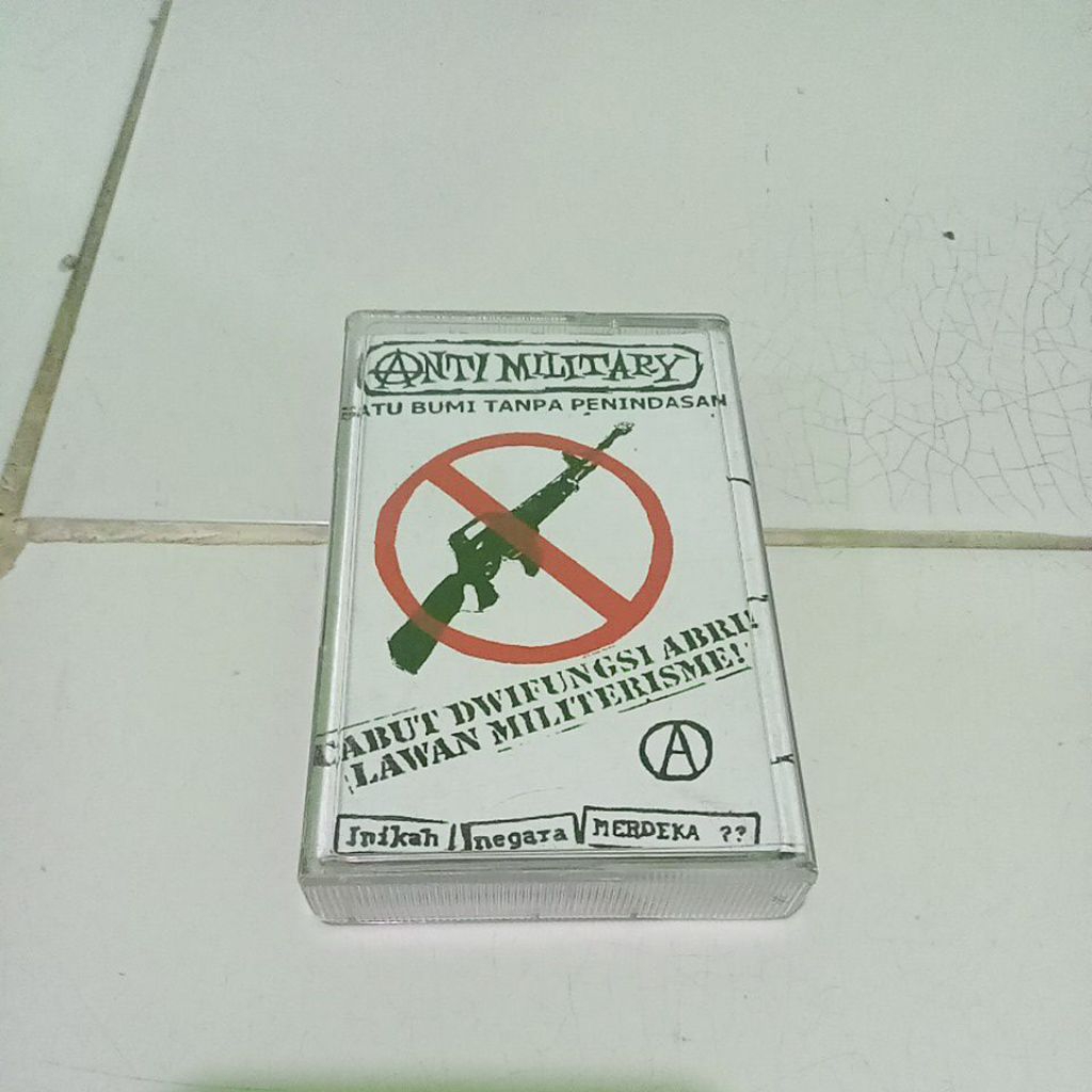 kaset punk anti military