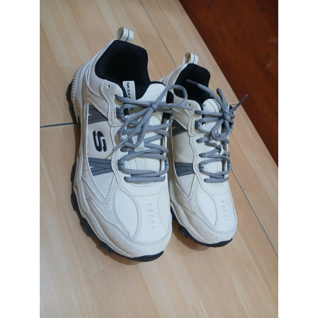 Sneakers Pria_Skecher's Premium Stitch