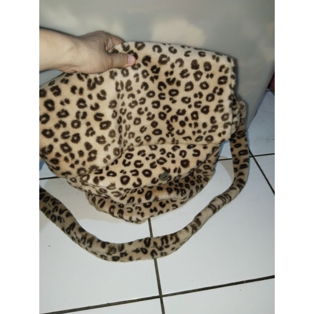 Tas Selempang Bulu Preloved