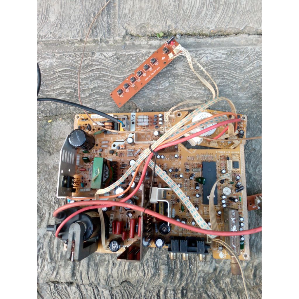 Mesin TV tabung slim 21inc merk cina, EW, normal.