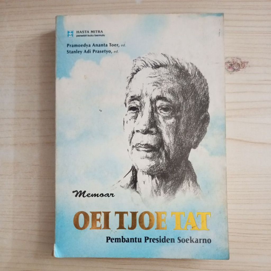 BUKU MEMOAR OEI TJOE TAT PEMBANTU PRESIDEN SOEKARNO