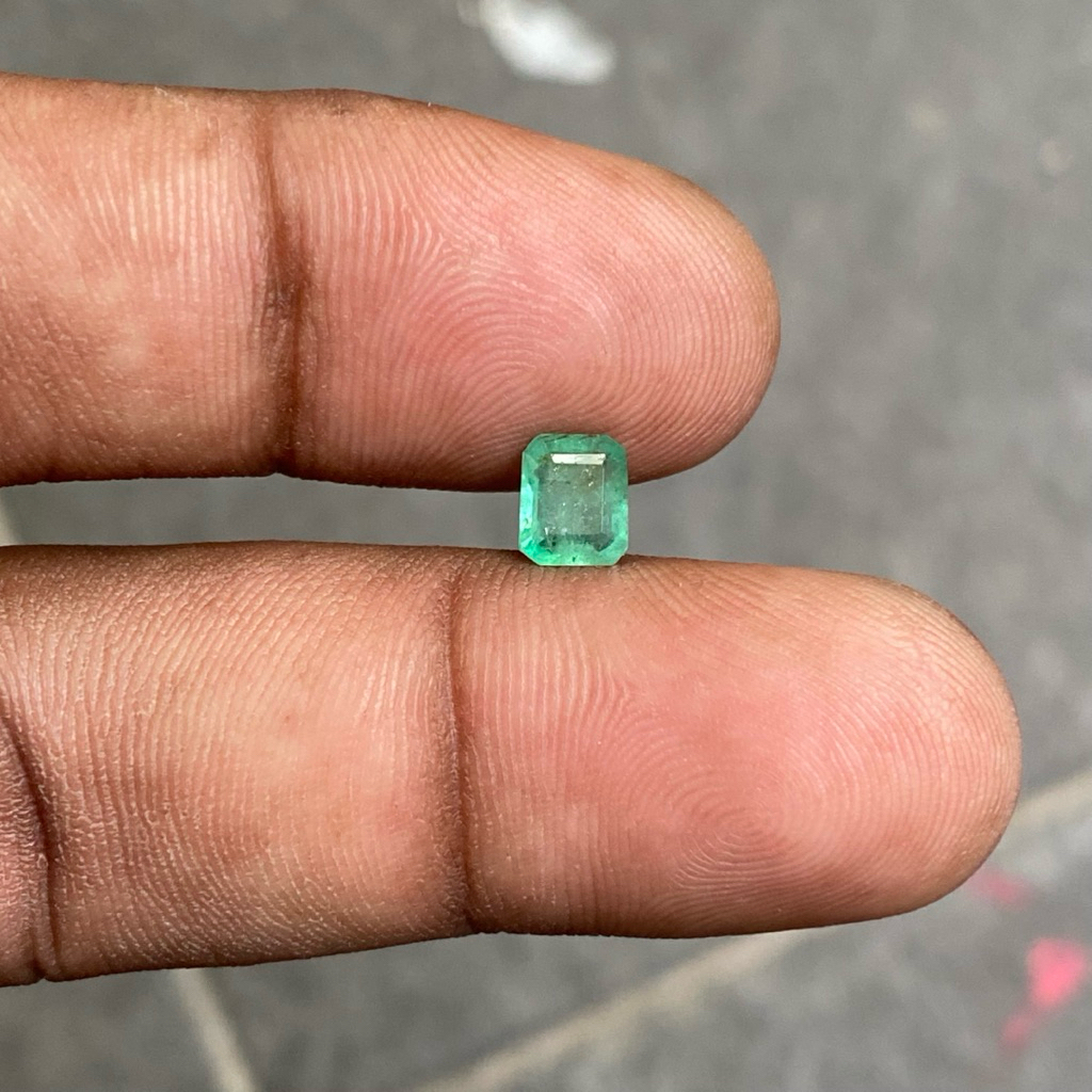 Batu Zamrud Colombia Natural Zambian Emerald Jamrud ukuran kecil kotak dim 6x5x3 Ct 0.70