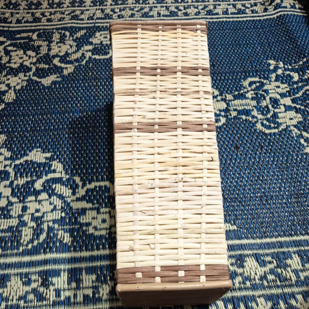 pot rotan tinggi untuk bunga sudut