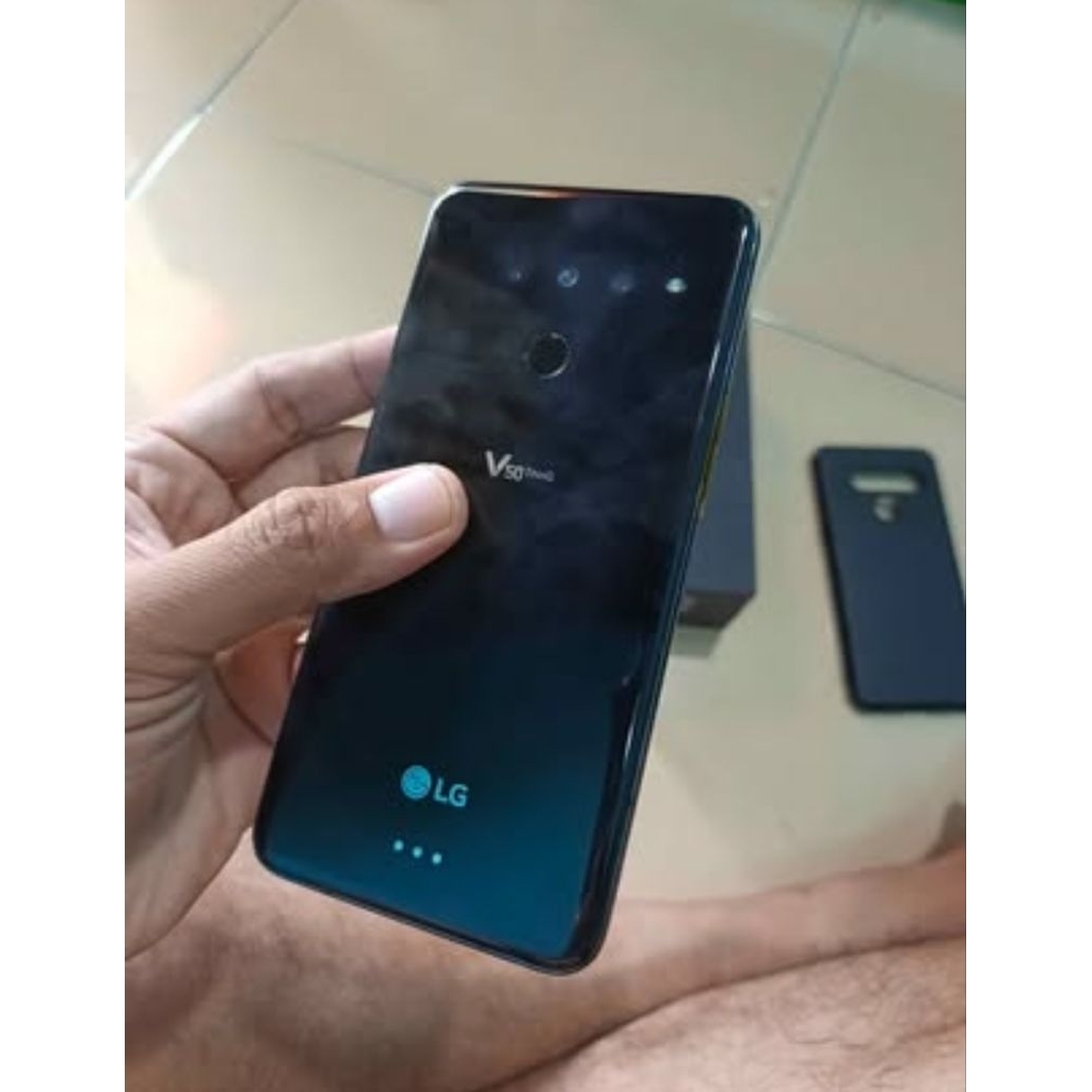 LG V50 ThinQ second