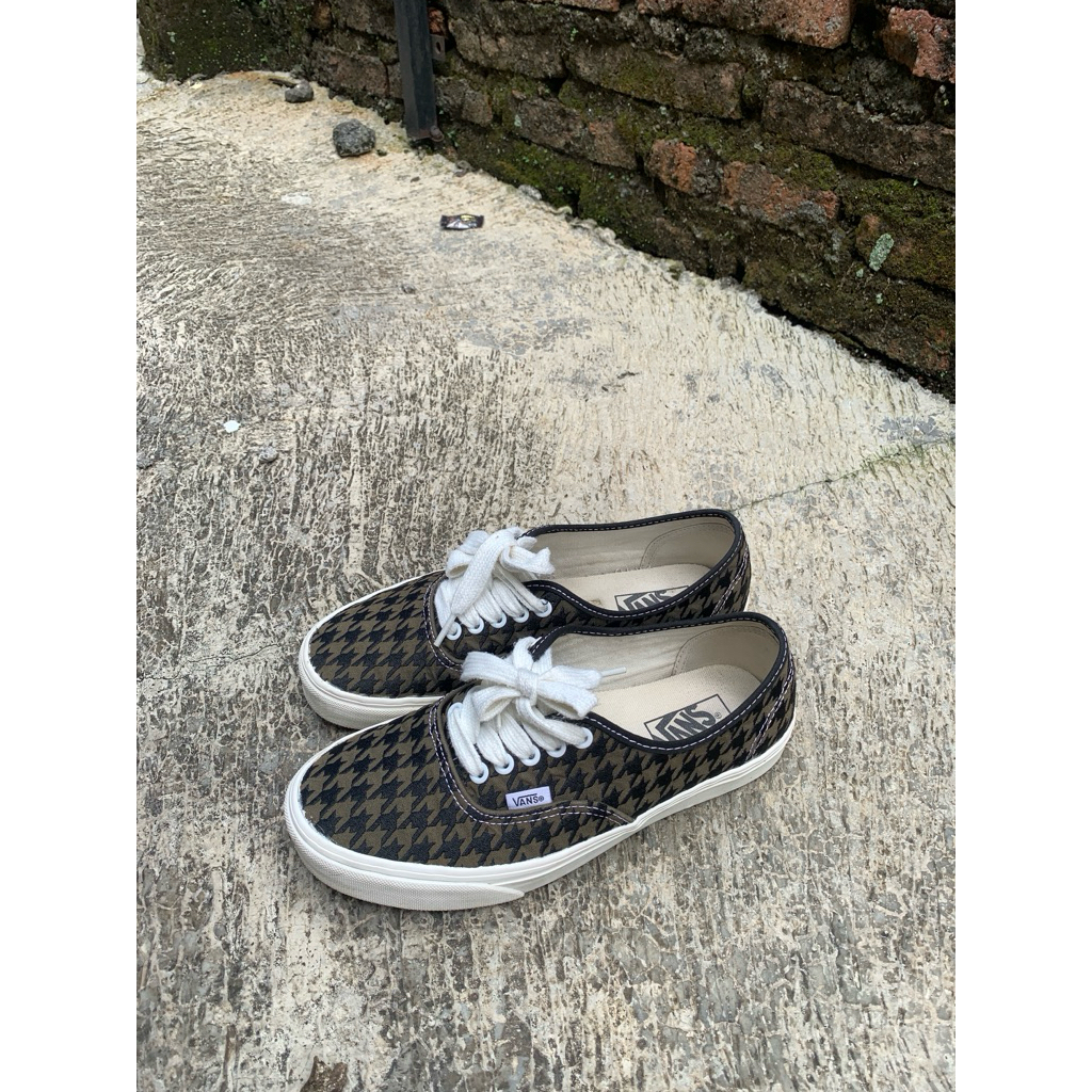 vans auth houndstooth olive
